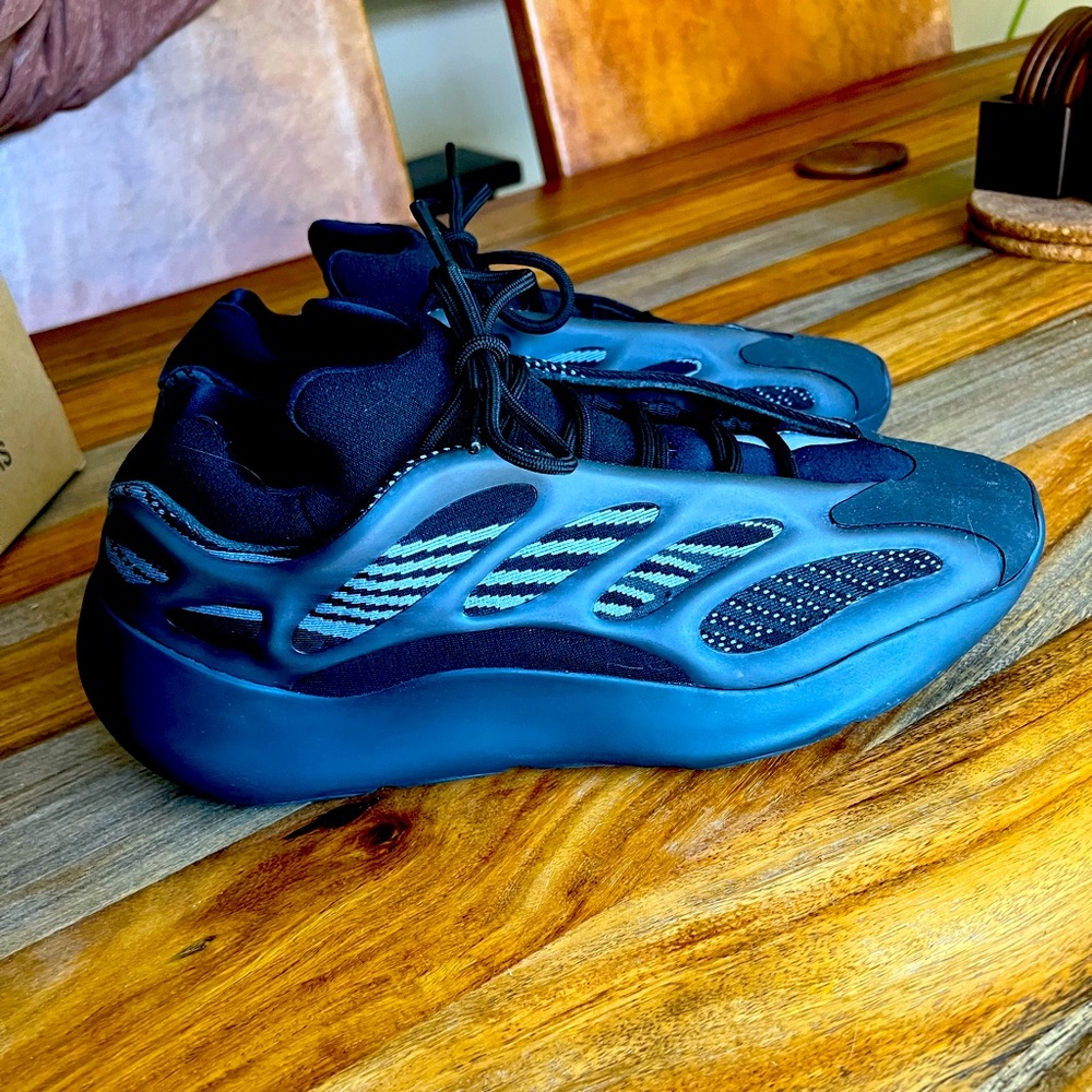 Yeezy 700 V3 Alvah